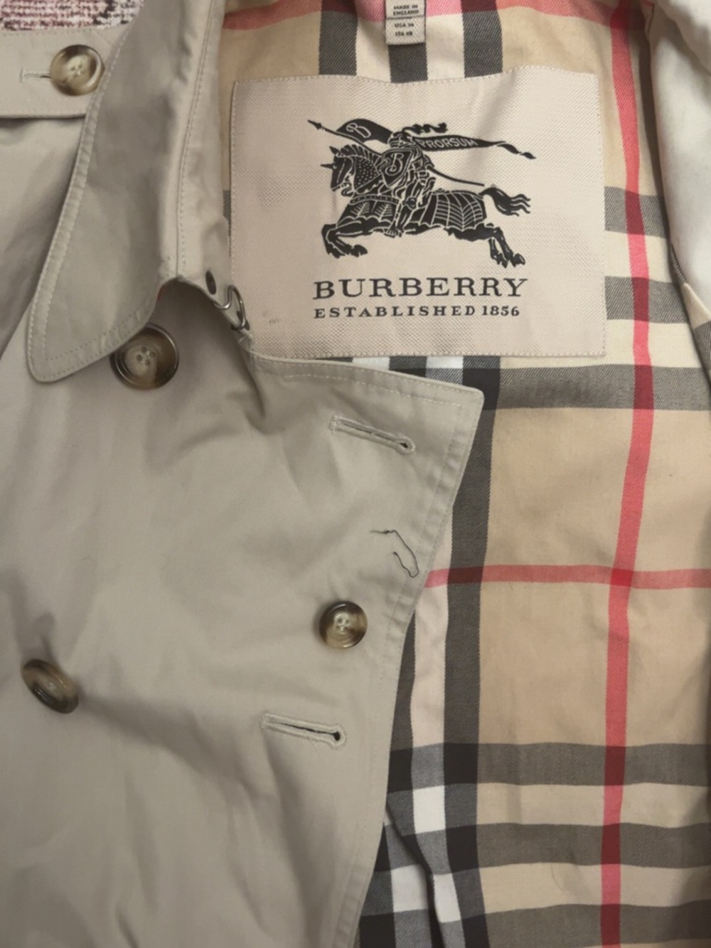 Burberry Classic Beige Trench Coat with Plaid Lining - Picture 2 of 3